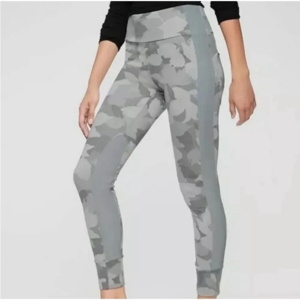 Athleta Pants Essex Camo Hybrid Tight‎ Leggings Gray Zip Pocket Medium